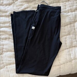 Vuori women’s straight leg pocket pant